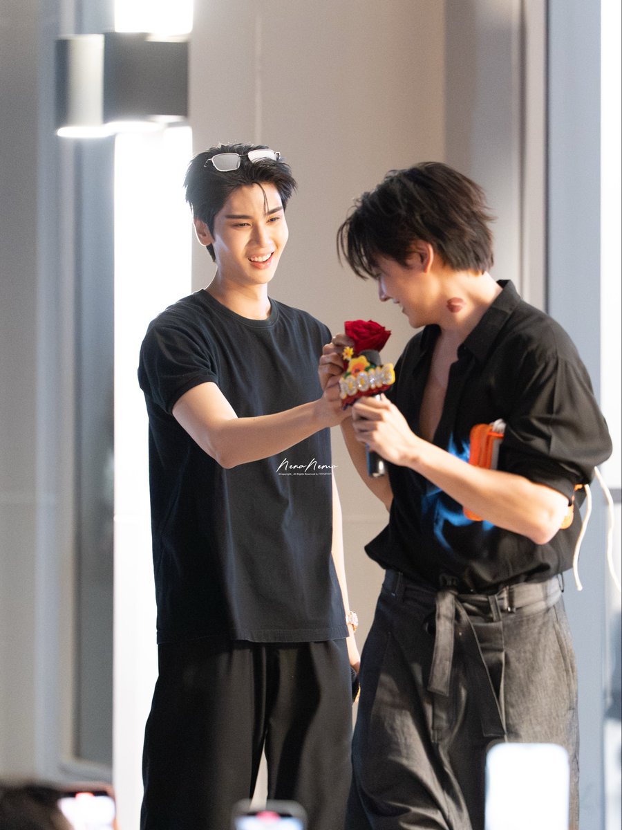nenanemo_'s tweet photo. ♡แด่คุณ  ผู้มีรอยยิ้มเจิดจ้า
♡แด่คุณ  ผู้มีดวงตาสุกใส
♡แด่คุณ  ผู้เป็นน้ำทิพย์ชะโลมใจ
♡แด่คุณ  ผู้เป็นแสงไฟนำทาง https://t.co/wB6dxE5B40