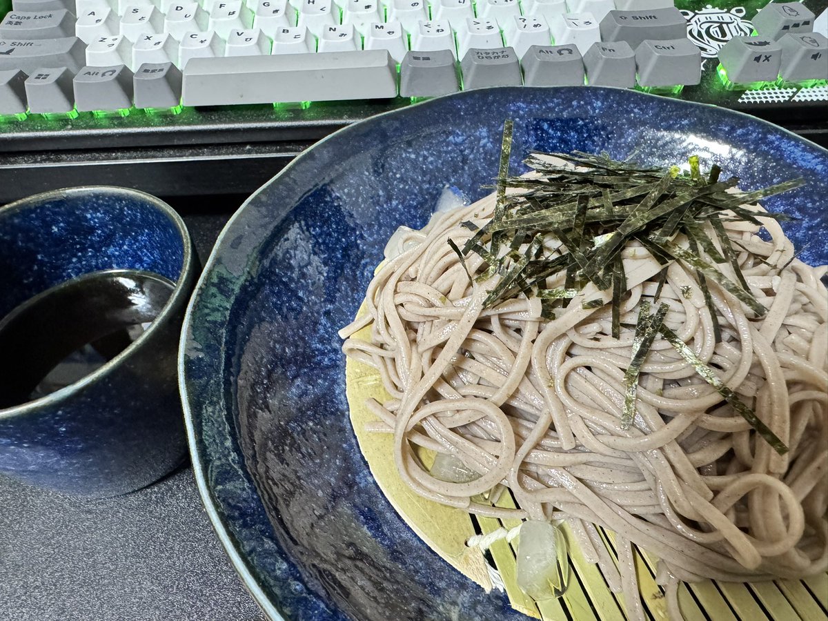 kazu2000's tweet photo. 食べるったら食べる。 https://t.co/IsZu8c8SBg