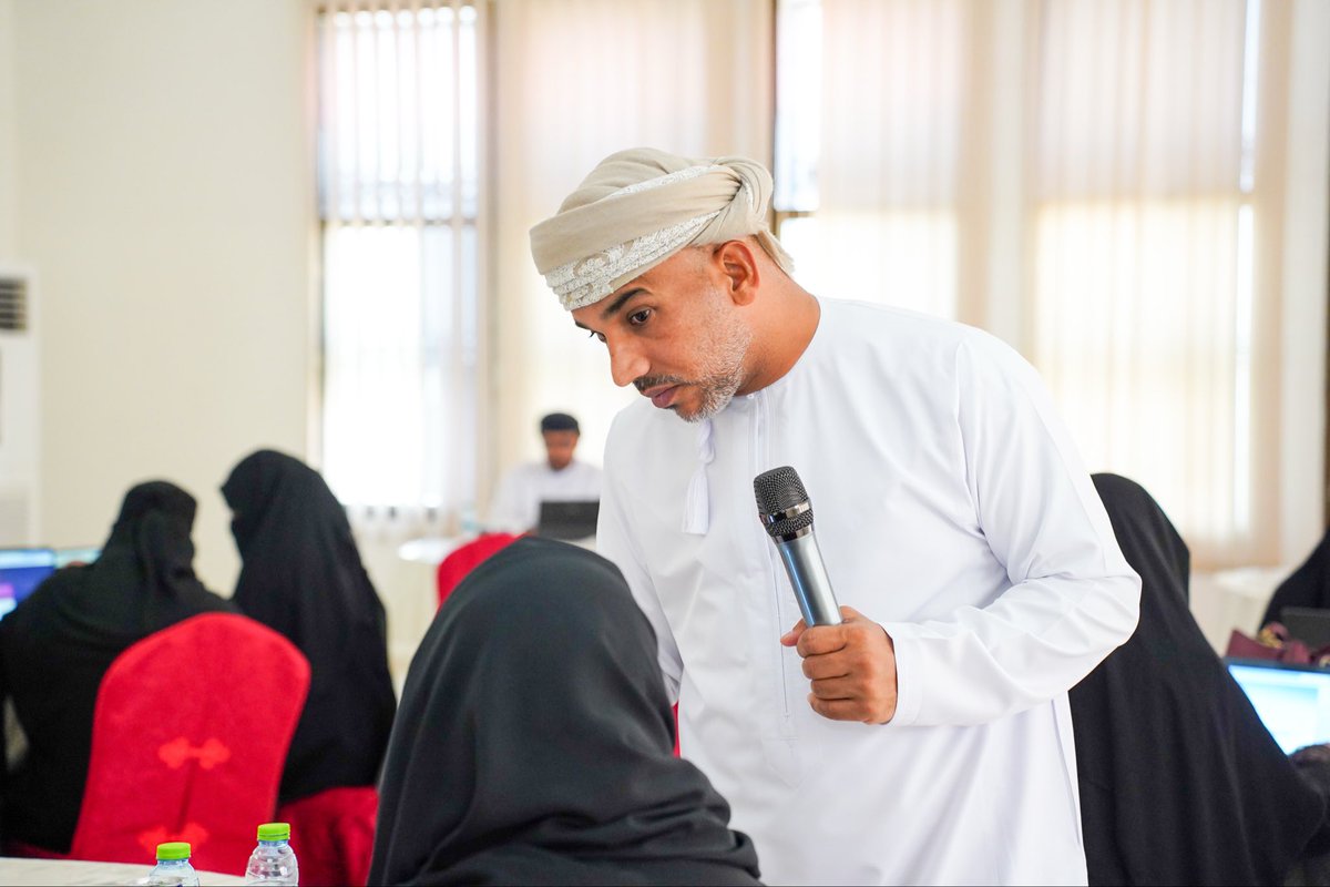 owkafsur's tweet photo. اختتمت إدارة الأوقاف والشؤون الدينية بمحافظة جنوب الشرقية بالتعاون مع أكاديمية السجى الدولية اليوم فعاليات الدورة التدريبية " تطبيقات الذكاء الاصطناعي والتصميم الإبداعي " التي أقيمت في جمعية المرأة العمانية بولاية صور واستمرت لمدة خمسة أيام. https://t.co/g0fvNXlhfk