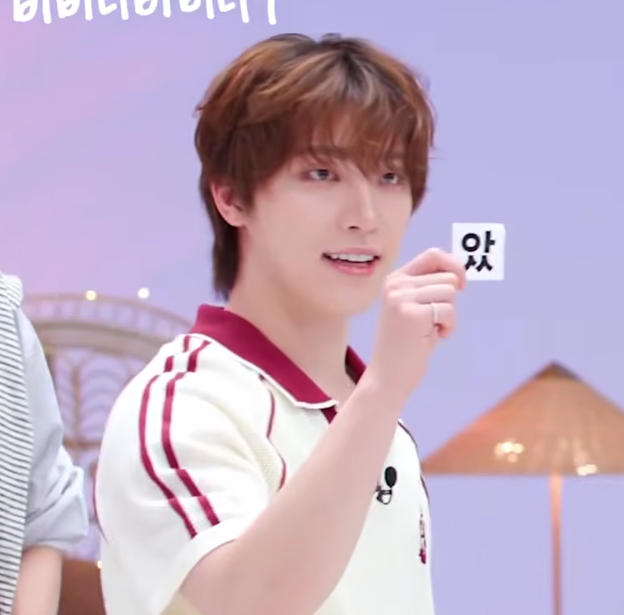mingyursonly's tweet photo. They randomly picked the paper and Dino got the smallest one, which makes it easier for him to show without Seungkwan noticing

This reminded of Nana Tour when he picked his mission because it was so easy for him 🤣 https://t.co/U0c13Zu8td