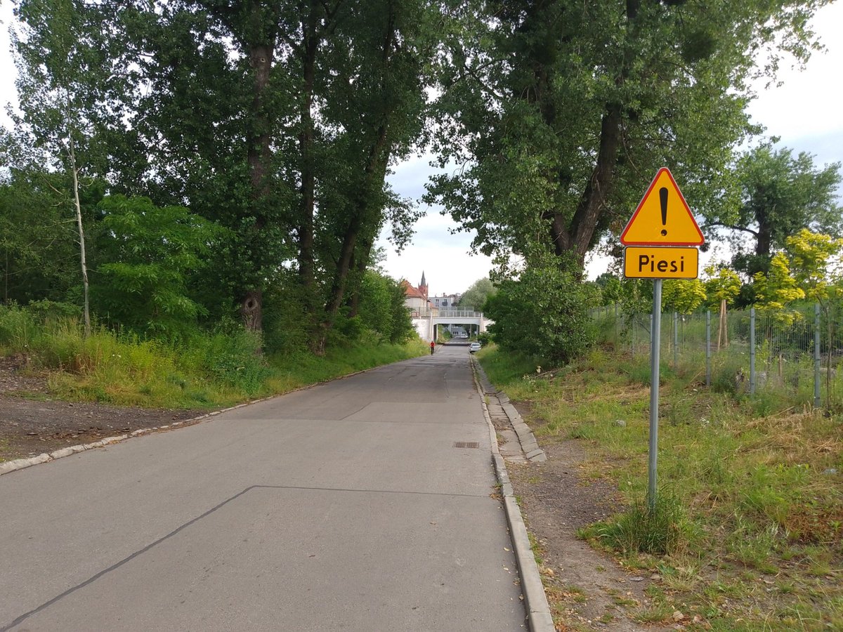 umbytom's tweet photo. Jeszcze w tym roku powstanie kolejna inwestycja w ramach #BO_Bytom, na którą czekają mieszkańcy Rozbarku👍
Miasto podpisało umowę z KS Skarpa Bytom na budowę chodnika łączącego Teatr Rozbark z chodnikiem przy ul. Dojazd.
https://t.co/dAORQtbB47 https://t.co/qxlJFPBkVI