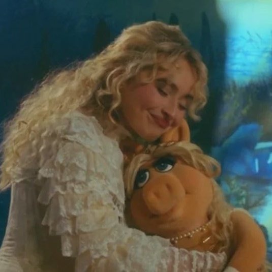 scarpenterbr's tweet photo. Sabrina Carpenter sobre sua indicação ao Emmy Awards:

"👏🏼👏🏼👏🏼 efeito miss piggy" https://t.co/pOpqkUKhF8