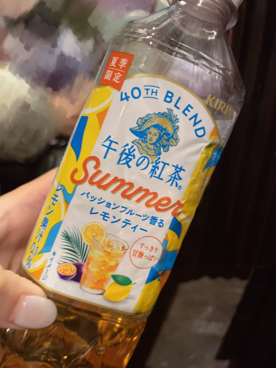 ema_elixir's tweet photo. 神田アニメバーエリクサー( @animebar_elixir )
オープンしました！

今週はご新規様限定サービスDayです！
7月前半はえまさん少なめなので、本日お待ちしてます😖

写真は最近のお気に入り🍋

#アニメバー https://t.co/84WL8xdMzM