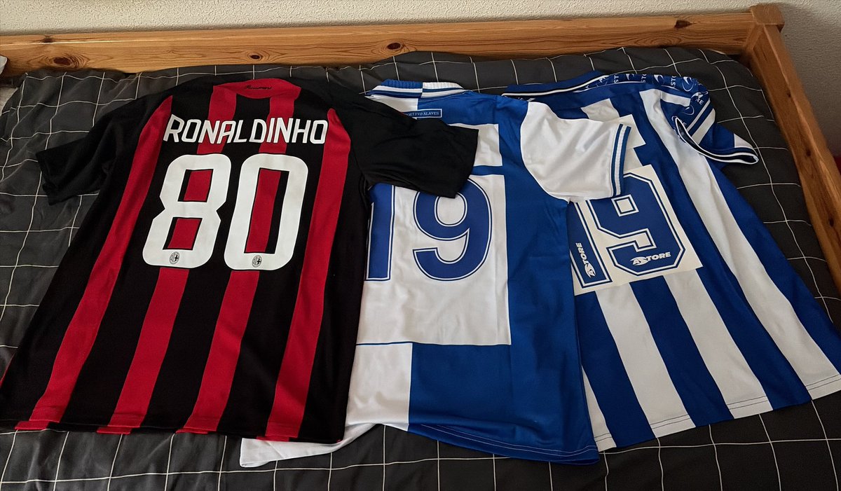 Nanofresisui's tweet photo. Me acaban de llegar estas 3 preciosidades 😍🔥

Es increíble lo bonitas que se ven, y ahora para verano vienen perfectas 🫠

Estoy deseando que pongan las del Alavés de este año. Mientras, tenéis otras muchas donde elegir 🔝

Aquí tenéis de todo 👉🏻 https://t.co/E63qmChSWJ 👈🏻 https://t.co/cR6J1WsQ4S