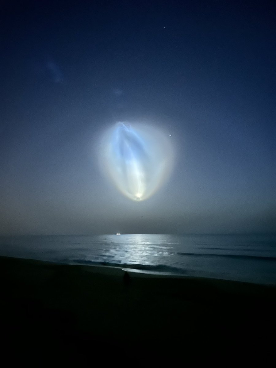 advisor86's tweet photo. A great @SpaceX Falcon 9 rocket launch this morning. When it takes off about an hour before sunrise, the exhaust forms a "jellyfish" plume. Way cool. Wish they could time all the launch for this effect. 

Photos taken with my phone from the Beach by Patrick Space Force Base @SpaceNewsFL @SpaceInvestor_D @adamscrabble #jellyfisheffect #space_x