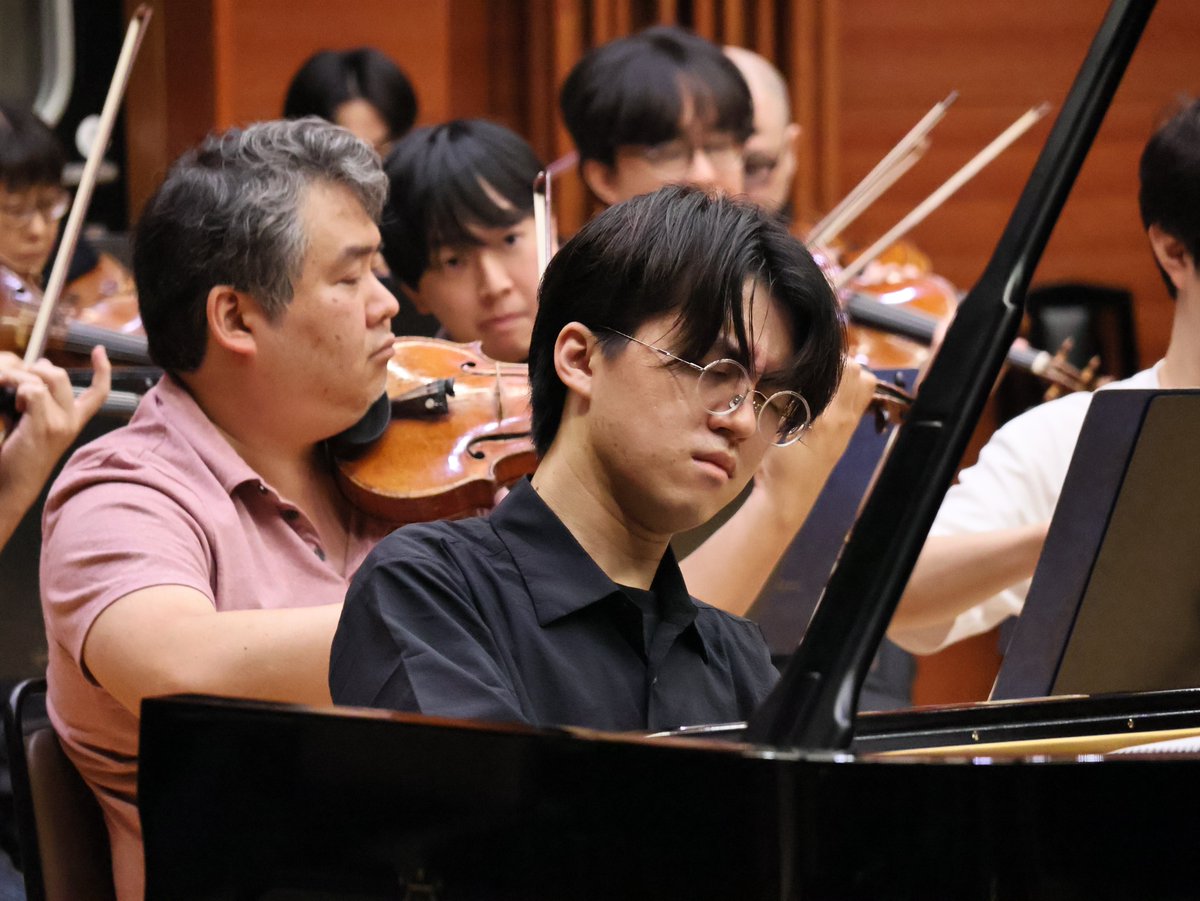 NHKSO_Tokyo's tweet photo. 🎵NHK交響楽団 創立100年記念コンサート
📅2026年7月10日(金) 開演 7:00pm
📍山形テルサ

🎵青森朝日放送開局35周年記念 NHK交響楽団演奏会 supported by SGC(青森公演)
📅2026年7月11日(土) 開演 5:00pm
📍リンクステーションホール青森

🎵NHK交響楽団演奏会 supported by SGC(栃木公演)
📅2026年7月12日(日) 開演 5:30pm
📍宇都宮市文化会館 大ホール

#nhkso

いよいよ明日、7/10から山形・青森・宇都宮各地で開催されるN響公演のリハーサル2日目です🎶

本日はピアノ #牛田智大 が登場。#ショパン《ピアノ協奏曲 第1番》で、瑞々しく情熱あふれる演奏を聴かせてくれています🎹

後半にお贈りする #ドヴォルザーク《スラヴ舞曲 第1集》では、#広上淳一 のタクトにより、郷愁と躍動感あふれる世界が鮮やかに描かれています🎶

7/10山形公演はおかげさまで完売となりました。
7/11青森公演と7/12宇都宮公演はチケット残りわずかとなっております。ぜひ会場でこの響きをお楽しみくだ��い。

皆様のご来場をお待ちしております✨

［青森公演］
https://t.co/5jNa4Akbrh

［栃木公演］
https://t.co/my8XFwruSB