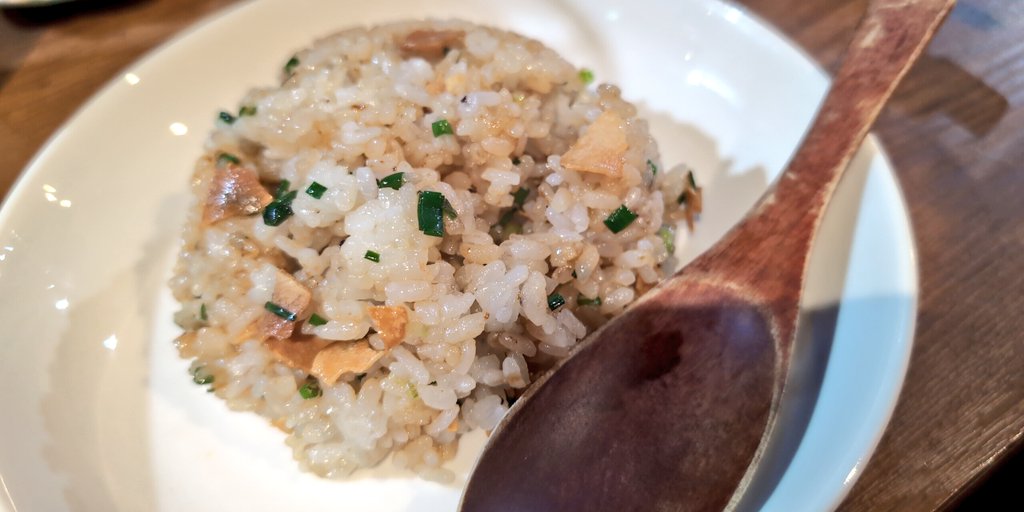Friday33Friday's tweet photo. チャーハン？いいえガーリックライスです。おつまみにも〆にもなるもしやこれが酒飲みの答えなのか?今まで気付かなかった私は一体…！？ https://t.co/o4iDKar9Kf