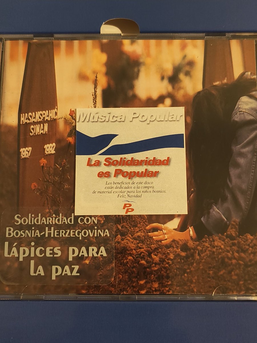 Asteros4's tweet photo. No nos olvidemos de que ya existe un himno del PP versión bakala que se publicó junto a unos villancicos benéficos para los niños de Bosnia. https://t.co/gR7B6fx1HY