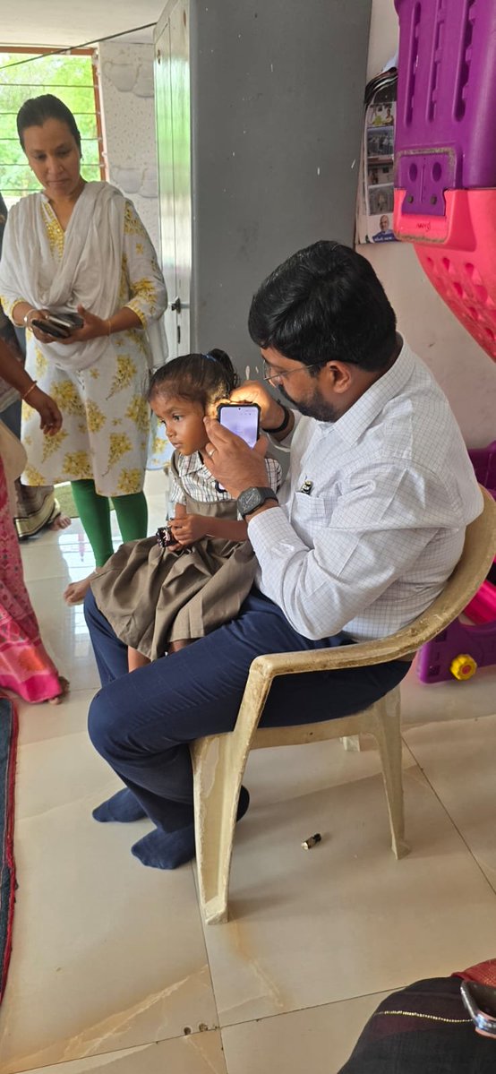 CollectorBharch's tweet photo. આજરોજ જંબુસર તાલુકાના ડોલીયા ખાતે આંગણવાડી કેન્દ્ર મુલાકાત લીધી

- બાળકોના પોષણ તથા પ્રી-સ્કૂલ શિક્ષણ સંબંધિત કામગીરીની સમીક્ષા કરી
- બાળકોને પૂરતા પ્રમાણમાં અને નિયમિત પોષણયુક્ત આહાર મળી રહે તે માટે જરૂરી સૂચનાઓ આપવામાં આવી
@CMOGuj @revenuegujarat @InfoGujarat https://t.co/KmdxmS4rxs