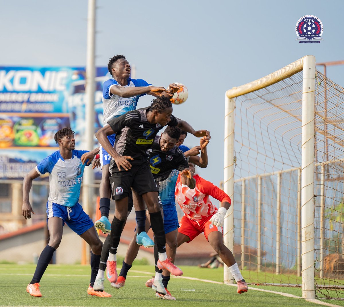 StarSport232's tweet photo. More action photos from week 33!

#VictoryThroughExcellence #LeoneRockPremierLeague #WeWinTogether https://t.co/N4i0zJCEbk