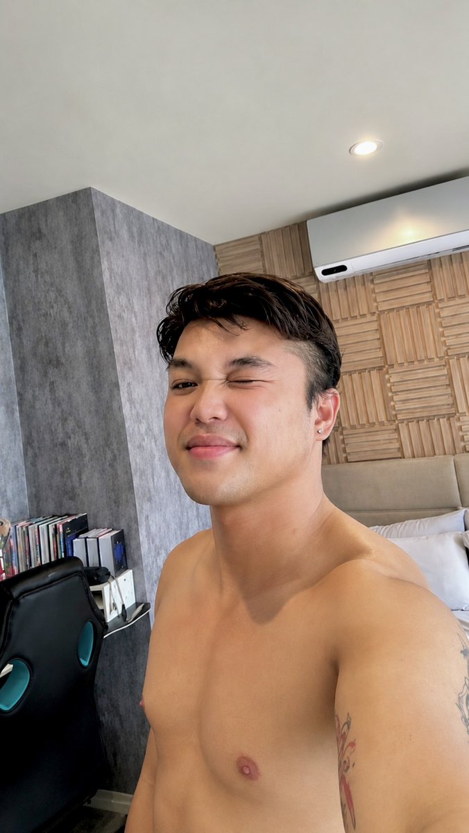 itsal_dee's tweet photo. Felt hot, might delete https://t.co/gP6ciZfw7H