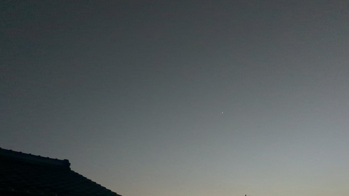 来た。明るい。宵の明星(金星)の方が明るかった。