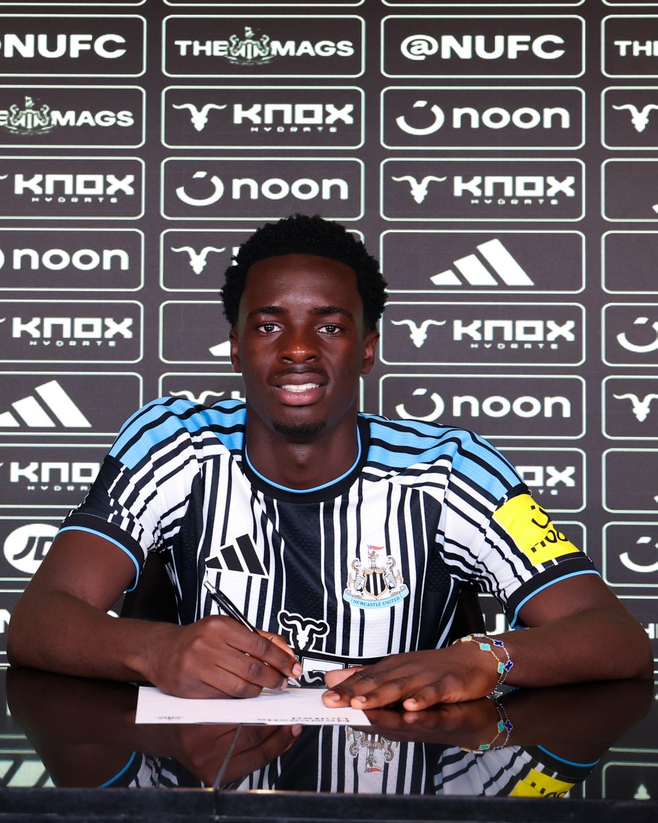 NUFC's tweet photo. ✍️ Sam Alabi has signed his first professional contract on his 17th birthday.

Congratulations, Sam! 🙌
