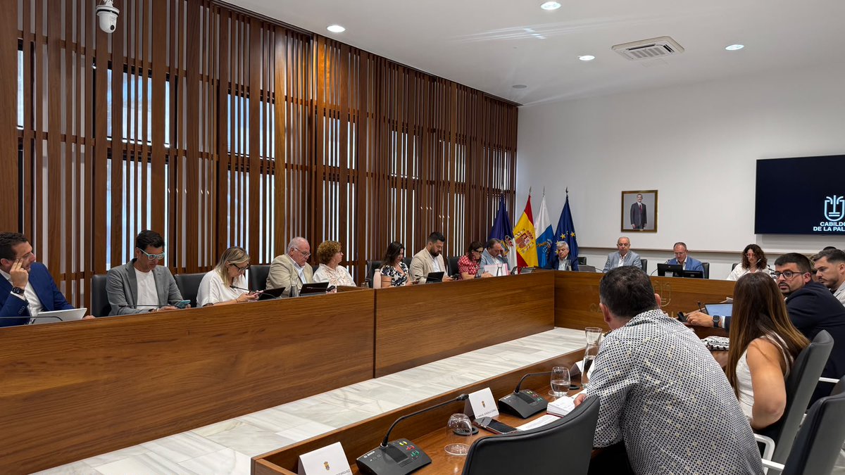 CabLaPalma's tweet photo. 🇻🇪 Refrendamos el acuerdo institucional de apoyo y profunda solidaridad con el pueblo venezolano, tras los graves acontecimientos de índole natural que han afectado al país.

https://t.co/KlANqlNVk4 https://t.co/xwr8wtT9je