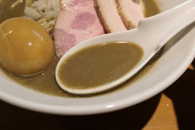 ISDA2060's tweet photo. 濃厚系の煮干しラーメンはキチガイの食べ物だと思っている https://t.co/17JKeLcfya