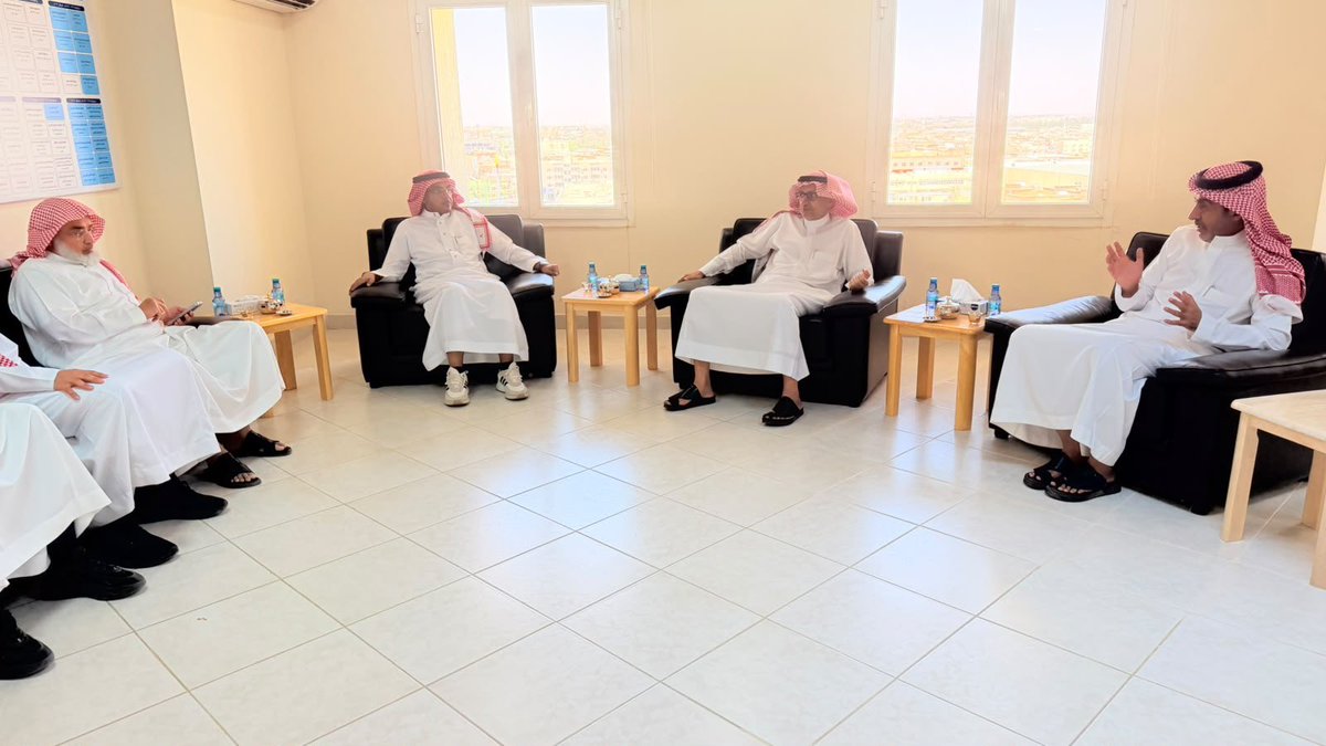 alsalhiasa's tweet photo. استقبلت #الجمعية_الأهلية_الصالحية بـ #عنيزة رئيس مجلس إدارة جمعية سكر للتوعية الصحية بمرض السكري بعنيزة الأستاذ عبدالله خلف المطيري، وبحضور رئيس مجلس الإدارة الأستاذ إبراهيم بن سليمان الأصقه، والمدير التنفيذي المهندس محمد بن صالح الخويطر.
وخلال الزيارة، قدّم الأستاذ عبدالله المطيري درع شكر وتقدير للجمعية الأهلية الصالحية، عرفانًا بما قدمته من تعاون ودعم من خلال استضافة جمعية سكر وإتاحة مقر لها خلال الفترة الماضية، الأمر الذي أسهم في استمرار الجمعية في تقديم برامجها التوعوية وخدماتها الصحية والمجتمعية للمستفيدين.