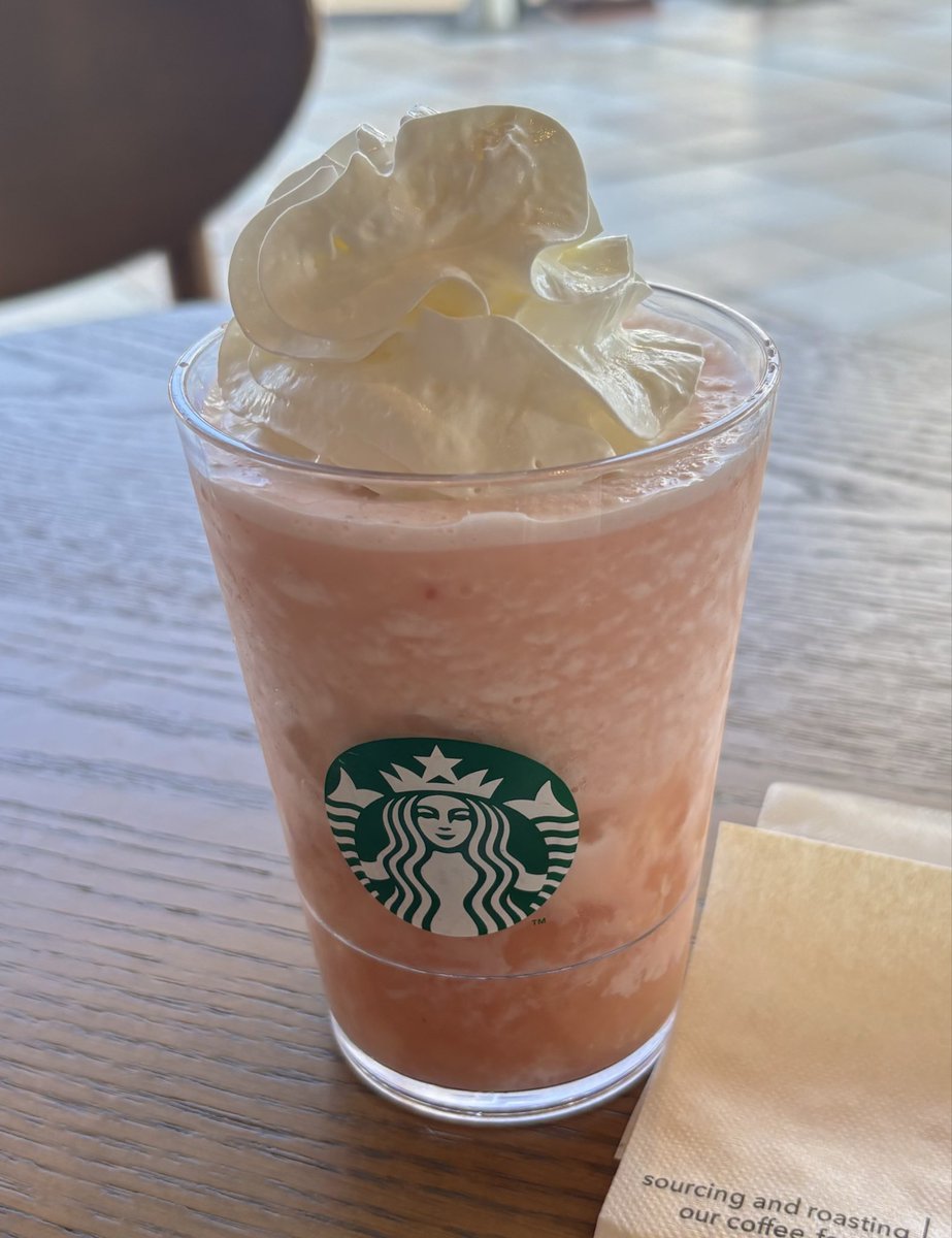 SS20160821's tweet photo. 暑いね夏だからね冷たいドリンク欲しくなっちゃうね生クリーム抜いてもらうの忘れたね( 'o'  )!!! https://t.co/VQbC8tubMw