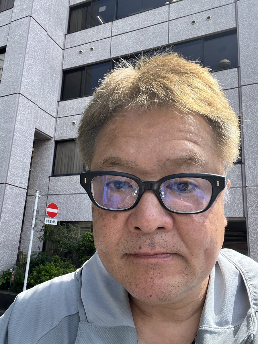 masakiacrd's tweet photo. 美輪明宏さんが亡くなり髪を変えたけど就活だから黒くする。 https://t.co/jo4KYpQBsa