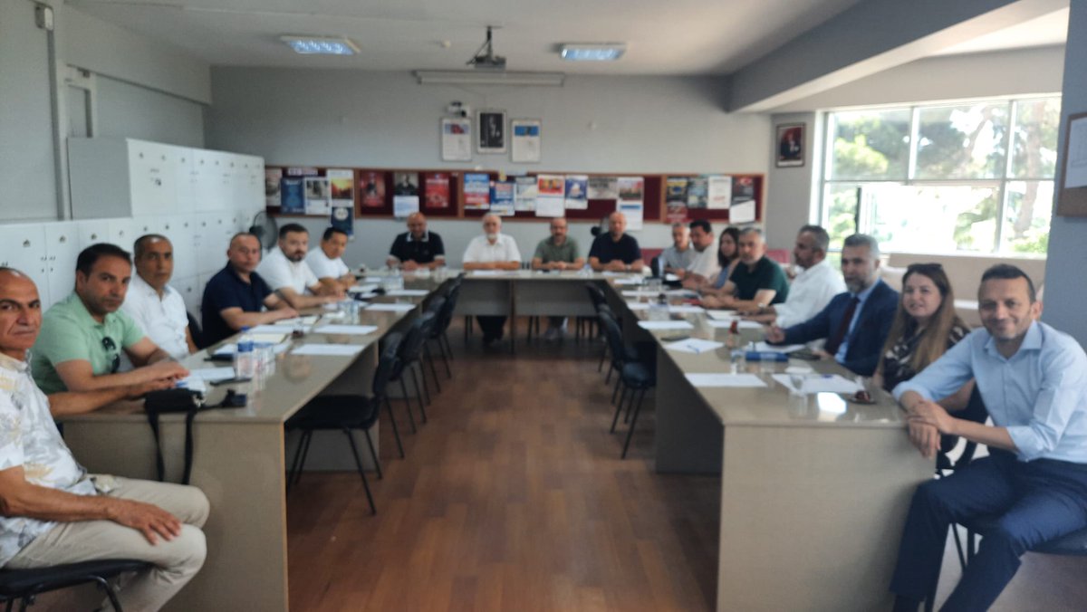 IlcePersembe's tweet photo. İlçe Millî Eğitim Müdürümüz Sayın Murat ÇULFAZ başkanlığında, Şube Müdürlerimiz Sayın Mustafa EREN ve Sayın Burçin AYDIN ile ilçemizde görev yapan okul/kurum müdürlerinin katılımıyla Müdürler Kurulu Toplantısı, Atatürk İlkokulu/Ortaokulu'nda gerçekleştirildi.@culfazmurat https://t.co/ILLBlESyd2
