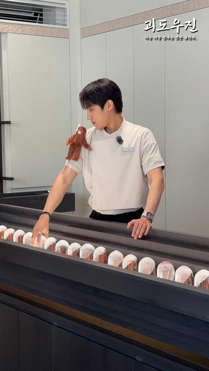 PARKWOOJINBASE's tweet photo. 260709 Phantom Thief Woojin

Surprise spoiler behind the scenes photos from tomorrow's episode of Phantom Thief Woojin.

#박우진 #PARKWOOJIN @PARKWOOJINoffcl https://t.co/iV3ciIKzU3