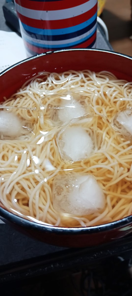 retoro_kitchen's tweet photo. ピーマンとウインナーをてんぷら粉＋油ひとさじで軽く仕上げて、冷そうめんと別皿で合わせたら最高の夏セット完成。揚げ色も食感もバッチリで今日の天ぷらは優勝レベル。 https://t.co/Hv5uyNixEb
