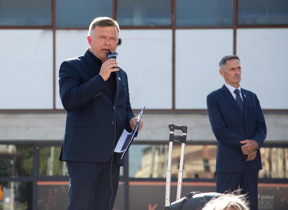 MAPiskorski's tweet photo. Wczoraj w Szczecinie. A już 11 lipca w Domostawie. Nie chodzi o nienawiść, chodzi o pamięć. Nie uda się już ukarać zbrodniarzy, większość z nich nie żyje. Możemy jednak wyciągnąć konsekwencje wobec tych, którzy ich gloryfikują. To nasz dług wobec przodków. https://t.co/XzYOnLAuyg