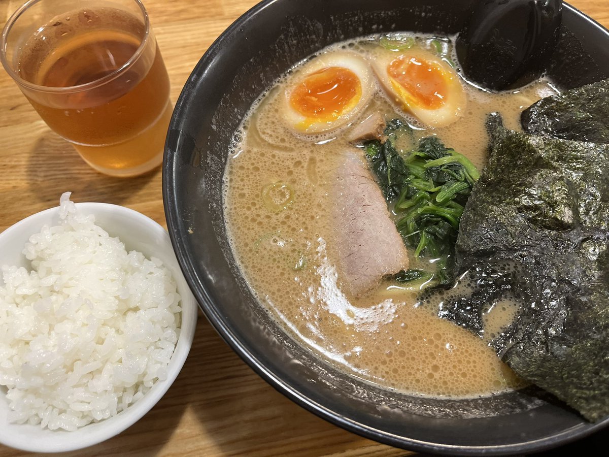 warashi_clockup's tweet photo. #INIADラーメンサークル
初めて吟風来たら直後に知ってる顔来てワロタ https://t.co/loGaxlv1gN