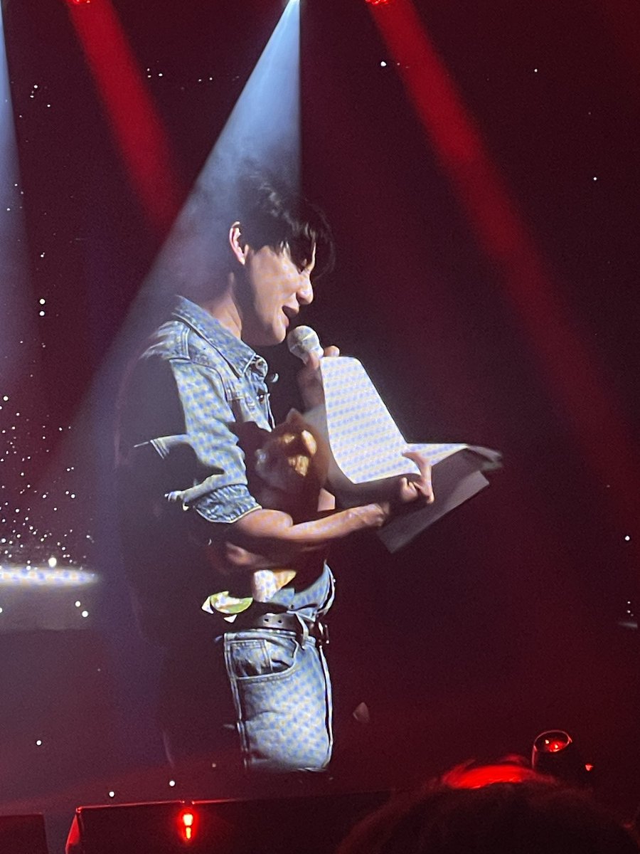 1215_manic's tweet photo. 인형이 오빠를 너무 좋아하는뎈ㅋㅋㅋ https://t.co/v4kR74U38G