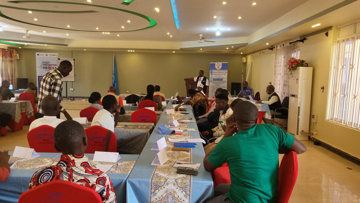 PMS_Pamoja's tweet photo. #Ituri-RDC: l’ @UNESCOKinshasa , la #FRPC et le @Com_mediasRDC renforcent 40 journalistes de 20 Radios Communautaires membres du #CORACOPI pour lutter contre la désinformation sanitaire en vue de mieux accompagner la riposte contre Ebola dans la région.
✍🏿PMS 📻 RVV 94.5 FM https://t.co/FLUIxtOmLz
