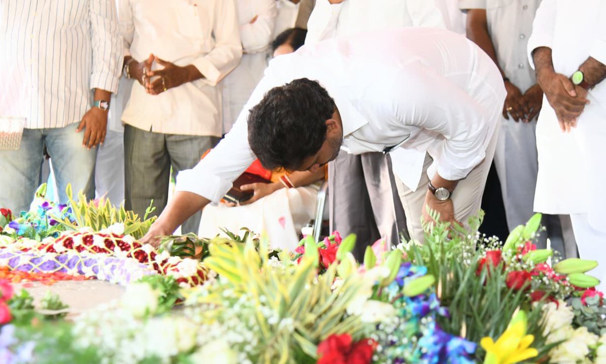 bnunkesh939's tweet photo. Johar YSR Garu https://t.co/M3ceLlJwk6