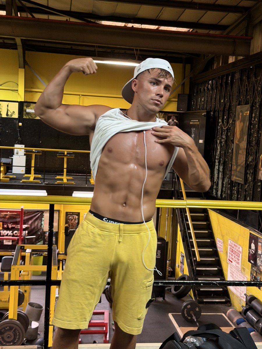 masterchad17's tweet photo. Focus on me https://t.co/UZXR7YVvy5