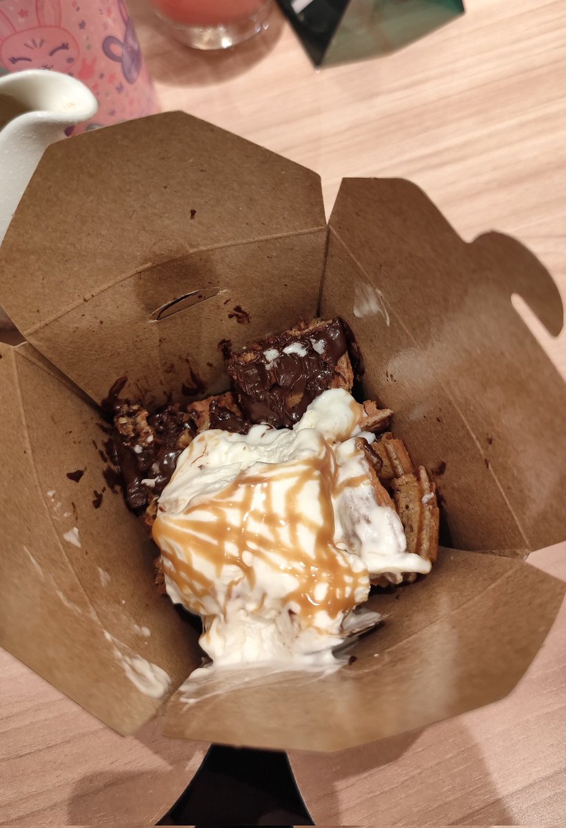 yurlofie's tweet photo. SUMPA AKU MENEMUKAN MAKANAN ENAK BNGT SURGAWI MAHADASYAT DI SETIABUDI ONE, ini tu waffle gt (EPIZ WAFFLE) aku beli yg + ice cream. aku gatau outletnya ada dimana aja, tp kayanya dia available di gojek dll, jujur endul bngt klian hrs coba!! https://t.co/ipaFa9Fyv7