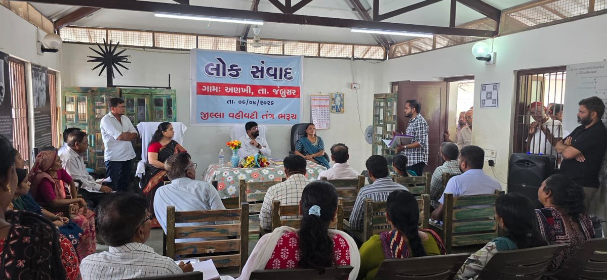 CollectorBharch's tweet photo. આજરોજ જંબુસર તાલુકાના અણખી ગામની મુલાકાત લીધી 
- મહાત્મા ગાંધી આશ્રમ ખાતે ગામ લોકો સાથે સંવાદ કરવામાં આવ્યો.
- તલાટી સામાન્ય દફતર તપાસણી કરવામાં આવી.
@CMOGuj @revenuegujarat @InfoGujarat https://t.co/8kAcqlqwcJ