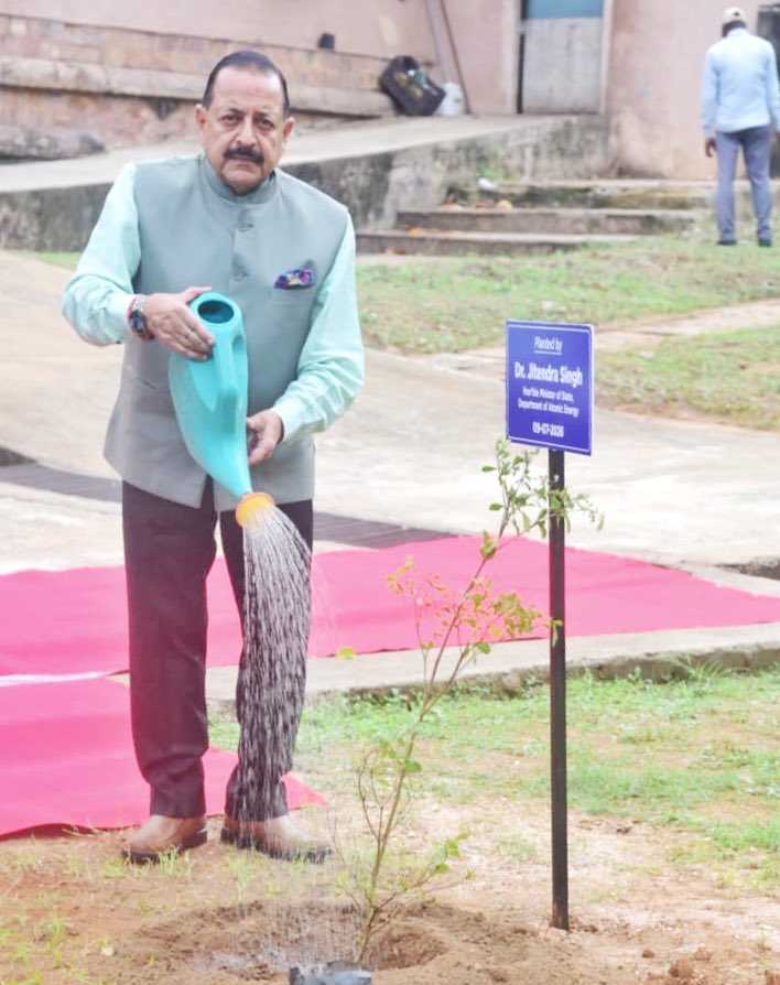 DrJitendraSingh's tweet photo. आदरणीय प्रधानमंत्री श्री @narendramodi जी द्वारा आरंभ किए गए #एक_पेड़_माँ_के_नाम अभियान के अंतर्गत आज #NISER #Bhubaneswar में अपनी माताजी के नाम से पौधारोपण करने का सौभाग्य प्राप्त हुआ एवं सभी से इस अभियान में शामिल होने की अपील की। https://t.co/M28r4oXSCV