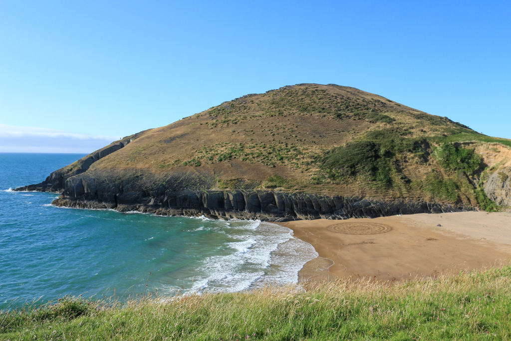 ItsYourWales's tweet photo. Simply wonderful!  Glorious Mwnt Ceredigion where three dolphins feeding close to the beach were spotted by Pamela.  Courtesy @Jones8Pamela  #Wales #WelshPassion https://t.co/IMiUGD5TJG