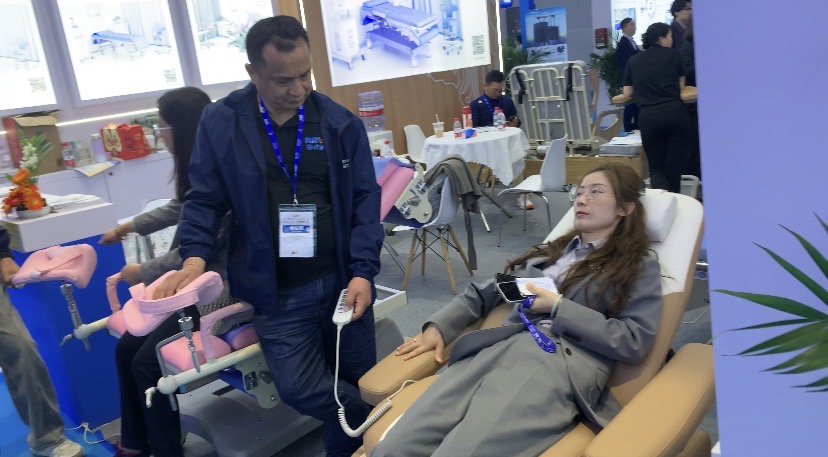 Raydow2026's tweet photo. ✨ Thanks to everyone who visited the Raydow booth! Our medical equipment received great interest, and we appreciated every conversation. Let's keep in touch.

📧 ivan@raydow.com
🌐 https://t.co/DOL7j3A8YO

#raydow #medicalequipment #hospitalbed #healthcare #medicaldistributor https://t.co/llfD68swFt
