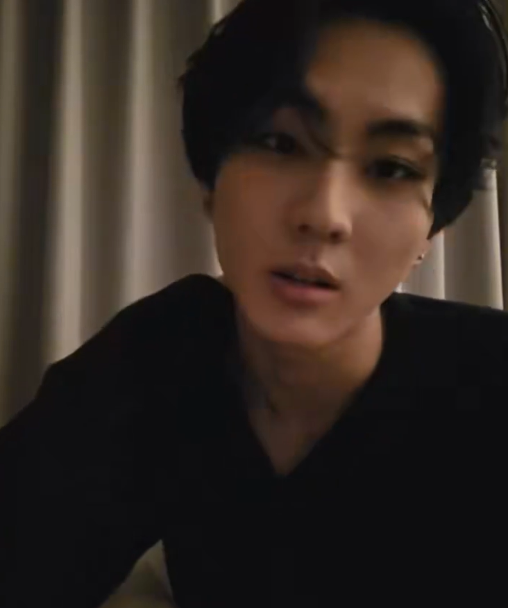 AboutMusicYT's tweet photo. ENHYPEN's Jungwon addresses the group's six-member lineup and the ongoing fan disputes surrounding it during his recent live:

"Because we hadn't addressed it directly until now, many people felt we never properly acknowledged it, leading some to deny the current ENHYPEN, talking about the number of the members. (..) ENHYPEN is six members now.

(..) I understand it, but it's not good to see fans fighting over things like this. Honestly, it doesn't look good, and it ends up disrupting the performances as well.

No one wants to fight over this, not the company, not the fans, and not us the members."
