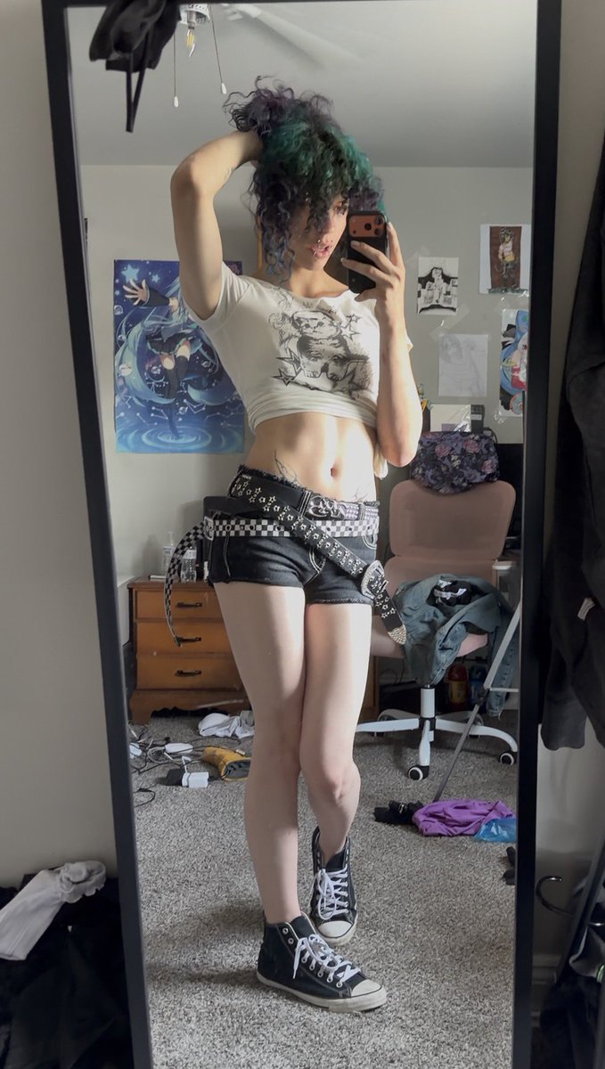 fixxieee's tweet photo. fun fact my parents are probs older than ur grandparents !
it is a miracle i was conceived, and it’s unsurprising i turned out so fucked up https://t.co/Yjdu1eZRMv