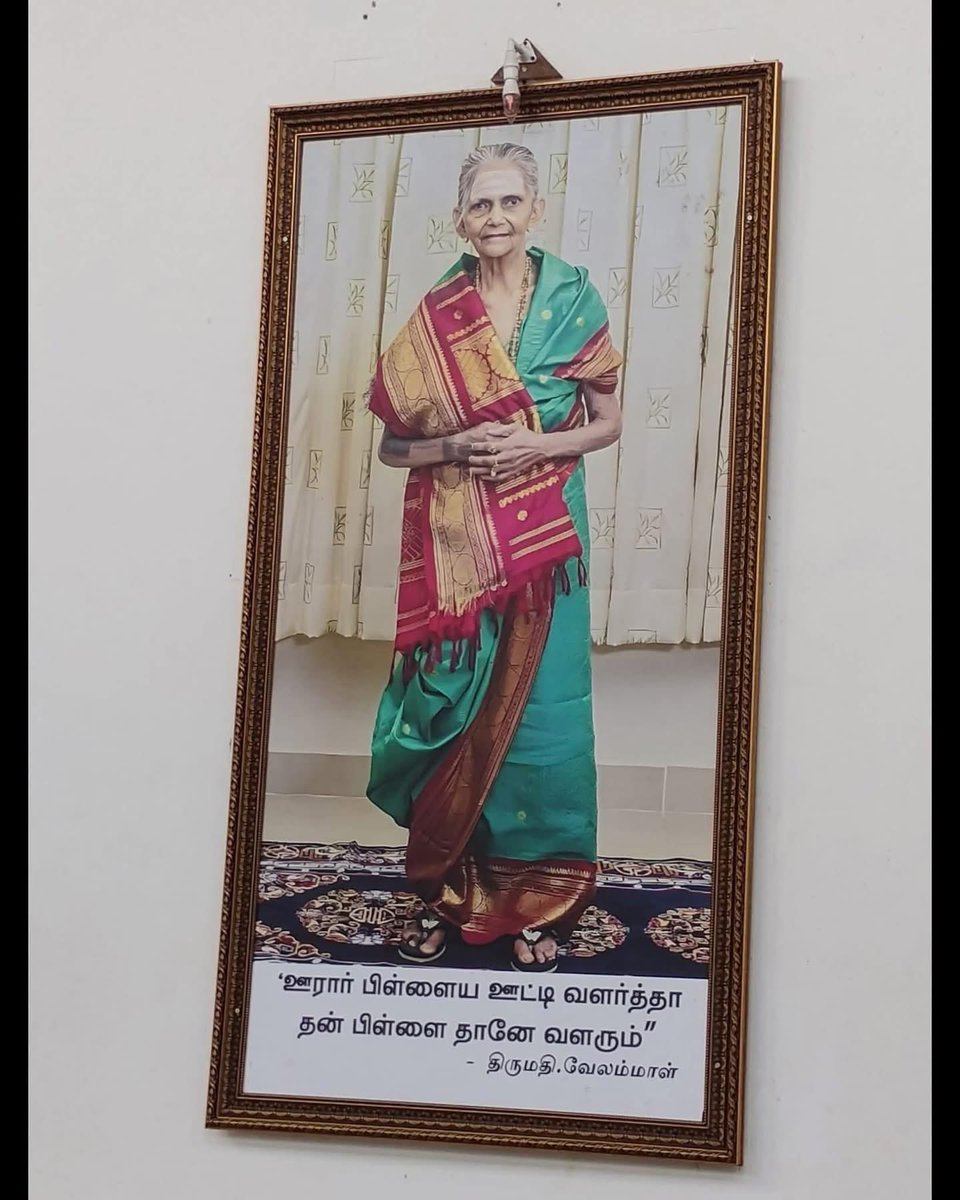 tn_updatess's tweet photo. LKGக்கு fees  இரண்டு லட்சம் வாங்குற schoolல இருந்த வாசகம் இது. https://t.co/rCmrpfNjTD