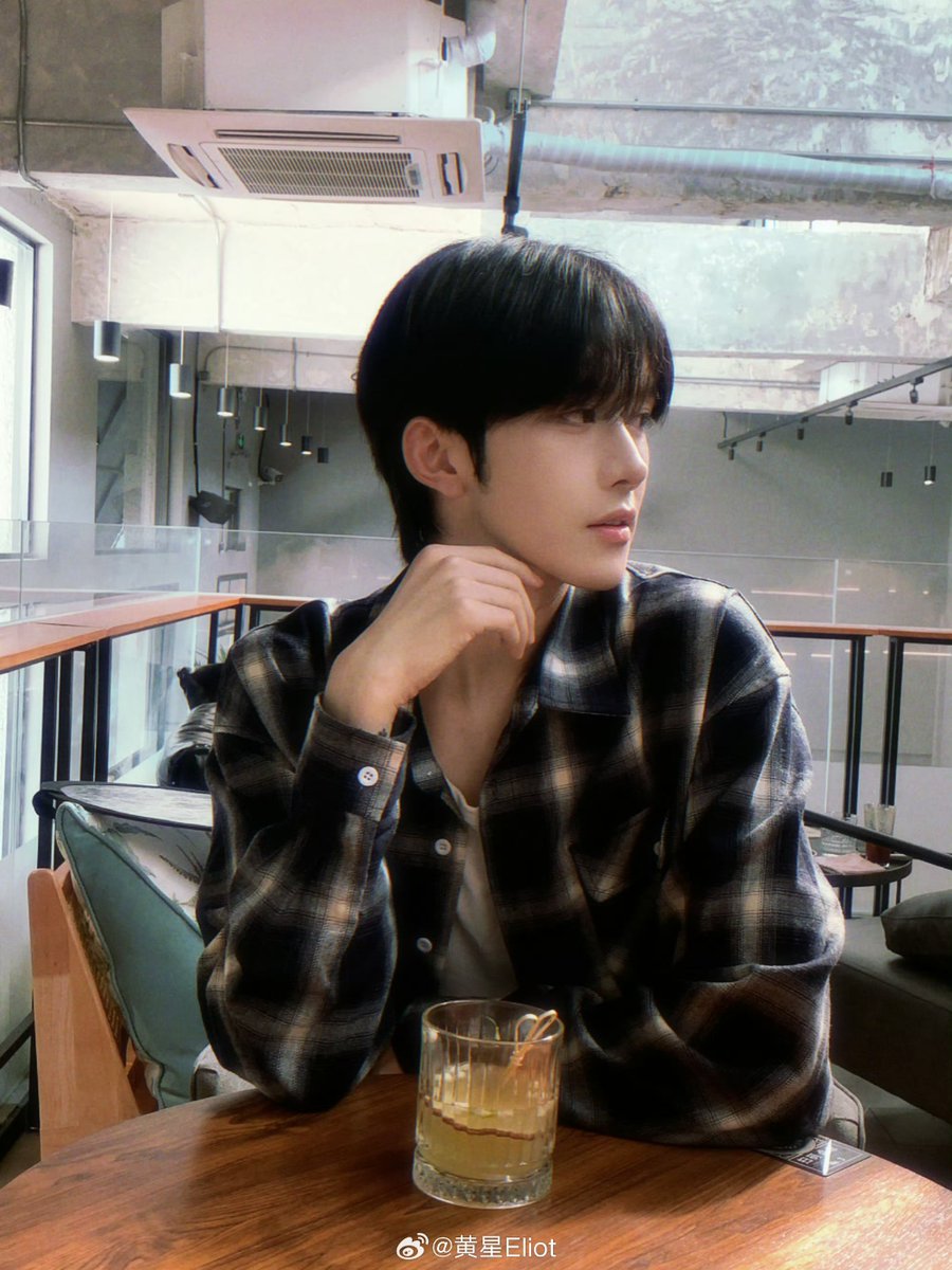 Cpx_hx1125_'s tweet photo. แม่รักน้องนะคับ คุณลูกชายสุดหล่อ 🌟🦋💙

#黄星 #EliotHuang #HuangXing https://t.co/2mn53VJmHm
