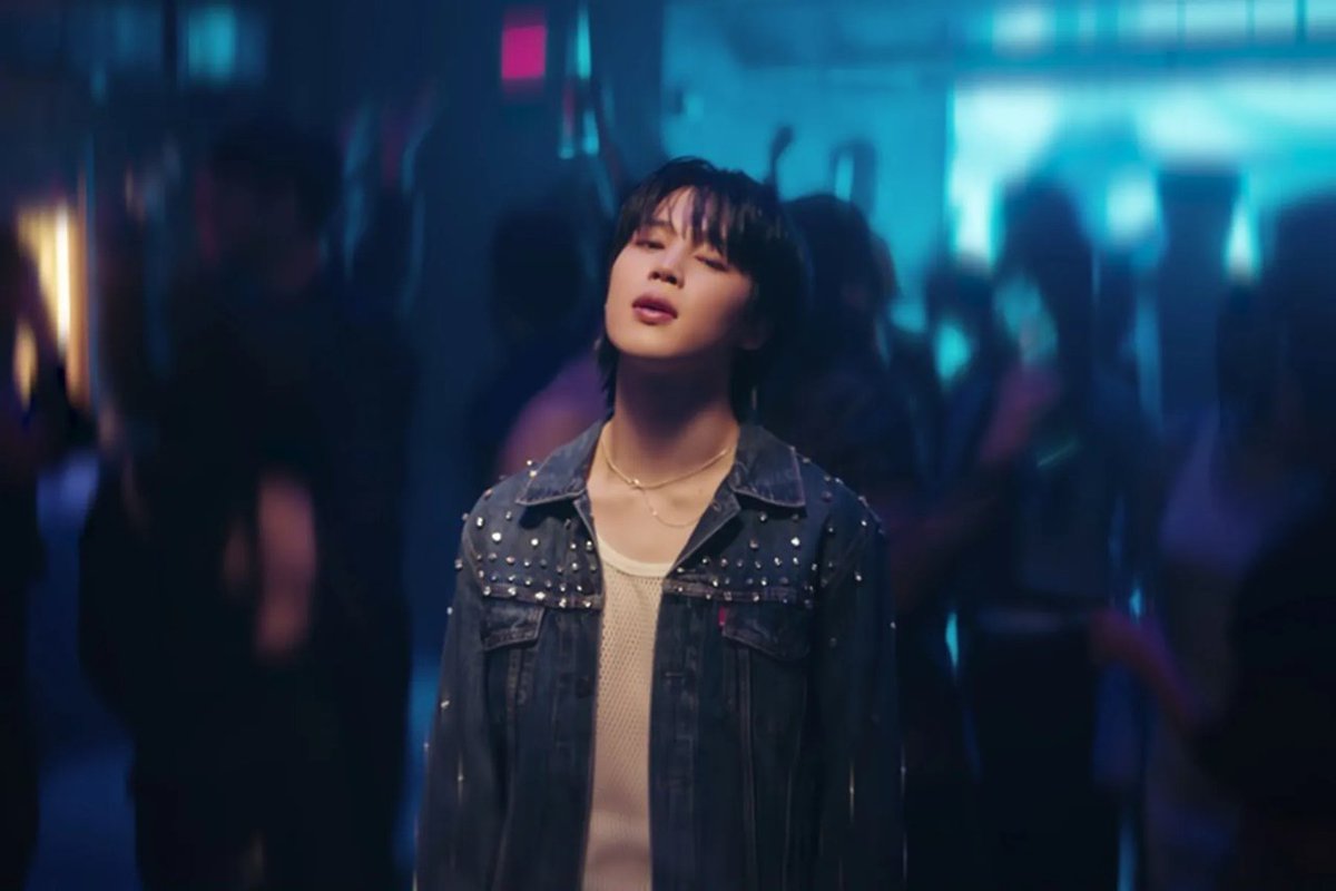 Kpop_Herald's tweet photo. Jimin of @bts_bighit surpassed 400 million streams on Spotify with both the Korean and English-language versions of his solo single “Like Crazy,” a first for a K-pop artist.

The artist continues to break new ground on global streaming platforms. 🎧

#BTS #JIMIN https://t.co/BfrDdu6fdu