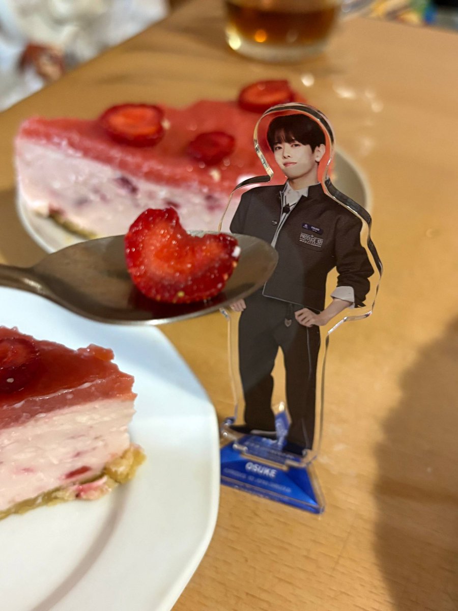 bb_saifa's tweet photo. Yesterday I made strawberry cheesecake + strawberry raspberry buns by myself and Osuke joined us for the meal (when my dad came into the kitchen he asked if it's a policeman or a schoolboy😭)
#土田央修 #おうすけ #TSUCHIDAOSUKE #オウスケ #OSUKE https://t.co/l1VmiNzQGF