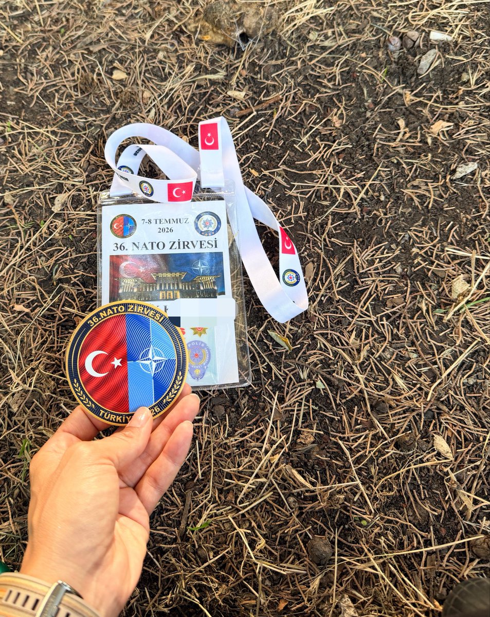 israhanim's tweet photo. 10 günün sonun da elçilik bahçesine gömüldü … https://t.co/KazG2KxBRb