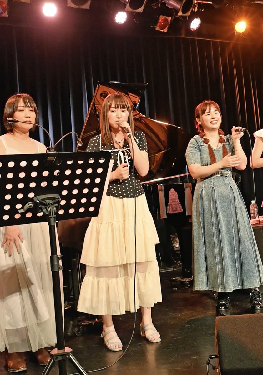 tyaotani's tweet photo. 7/4 Yokohama mint hallで開催された鹿野レイさん企画のライブ。 最後は出演者全員でのコラボです。
その中から、marinaさん。
#marina https://t.co/fRt6f1HFkC