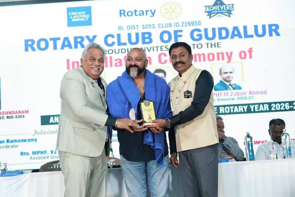 Bahrain_RFA's tweet photo. Honored to receive a memento on behalf of the Bahrain Rajinikanth Fans Association from the Rotary Club of Gudalur, Nilgiris, for supporting the ambulance initiative. 🚑

Heartfelt thanks to Mr. Shymon Varghese and the Rotary team for this recognition. 🙏

#Rajinikanth https://t.co/xBLgixBvw4