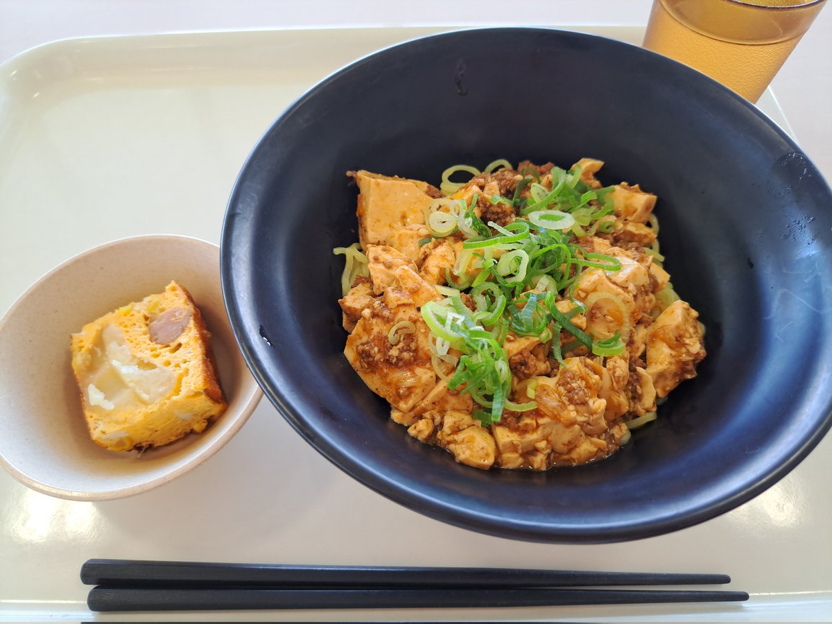 6ce_motolonge's tweet photo. 本日は不思議な力で注文できた日替わり麺"麻婆まぜそば"を頂きました！

スパイスが効いてて旨辛って感じでした！ほんのり鰹だし？ぽい風味もしてめちゃくちゃ旨かったです👍

今日も用事あってバタバタしてたので、もっとゆっくり味わいたかったですなぁ…( ´△｀)

#東海大学 #コムスク https://t.co/pkHzwKZPL9