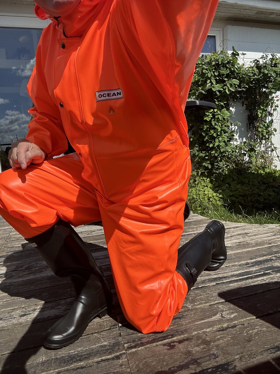 BoHanse43944786's tweet photo. @rainwearguy I love rainwear ❤️🇩🇰🏳️‍🌈 https://t.co/E22zXtZYRU