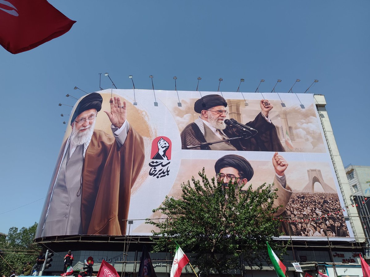 flymohsen's tweet photo. #خامنه_ای https://t.co/frsNUwa2Pn