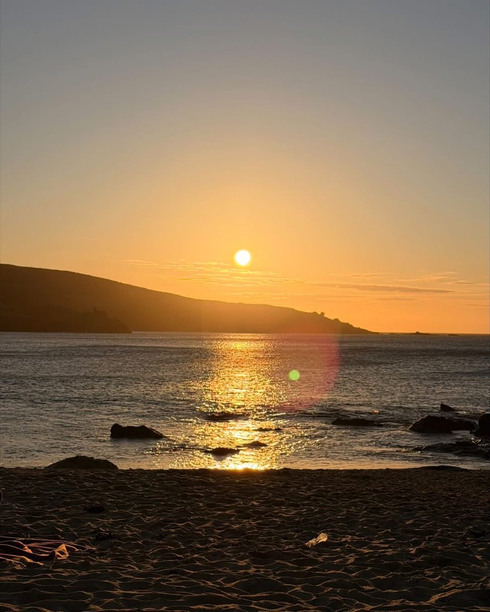 orangemabel1's tweet photo. Got to love a St Ives sunset ! https://t.co/QmYk9lG2bB