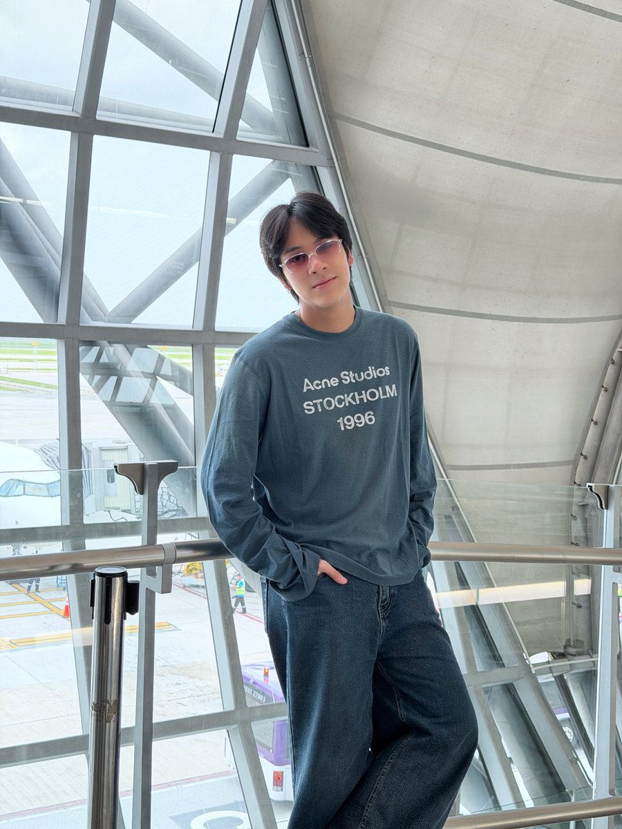 GMMTV's tweet photo. Singapore, we're coming. ✈️
See you tomorrow at Thai Festival in Singapore 2026. See you there!

พวกเรากำลังจะเดินทางไปหาแล้ววว! เจอกันที่งาน Thai festival in Singapore 2026 พรุ่งนี้นะค้าบบบ😎

#ThaiFestSG 
#ThaiFestSG2026xFLIO 
#ThaiFestSG2026xNanon
#GMMTV https://t.co/MQ9MzToDG5